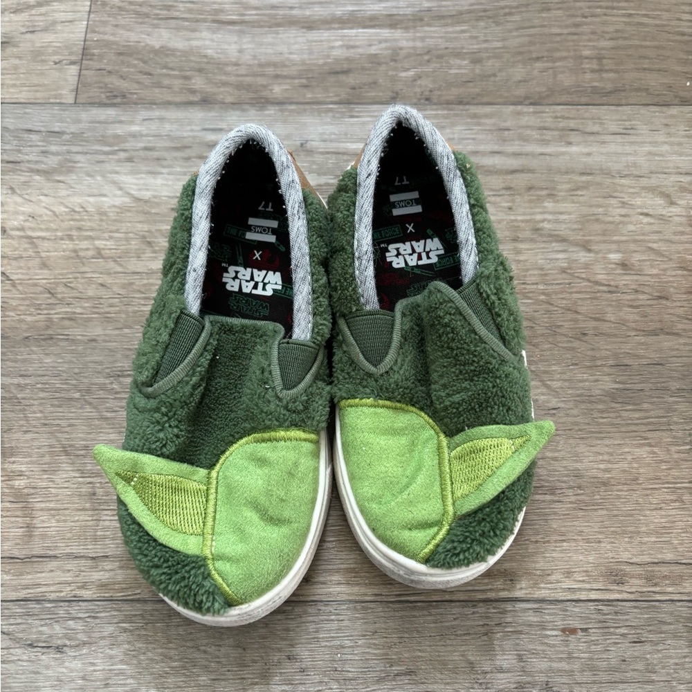 Baby Yoda shoes 7T